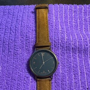 Elegant QRTZ Watch with Brown Genuine Leather Strap great condition